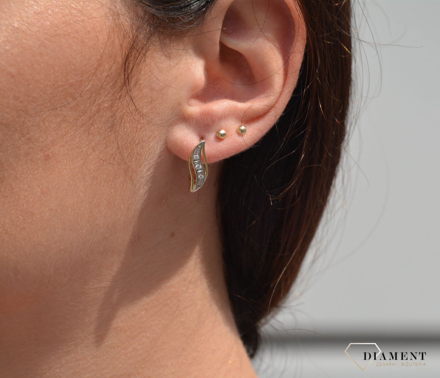 Złote kolczyki z białym złotem 333 wzór z cyrkoniami na zapięcie angielskie KL 6196.jpg